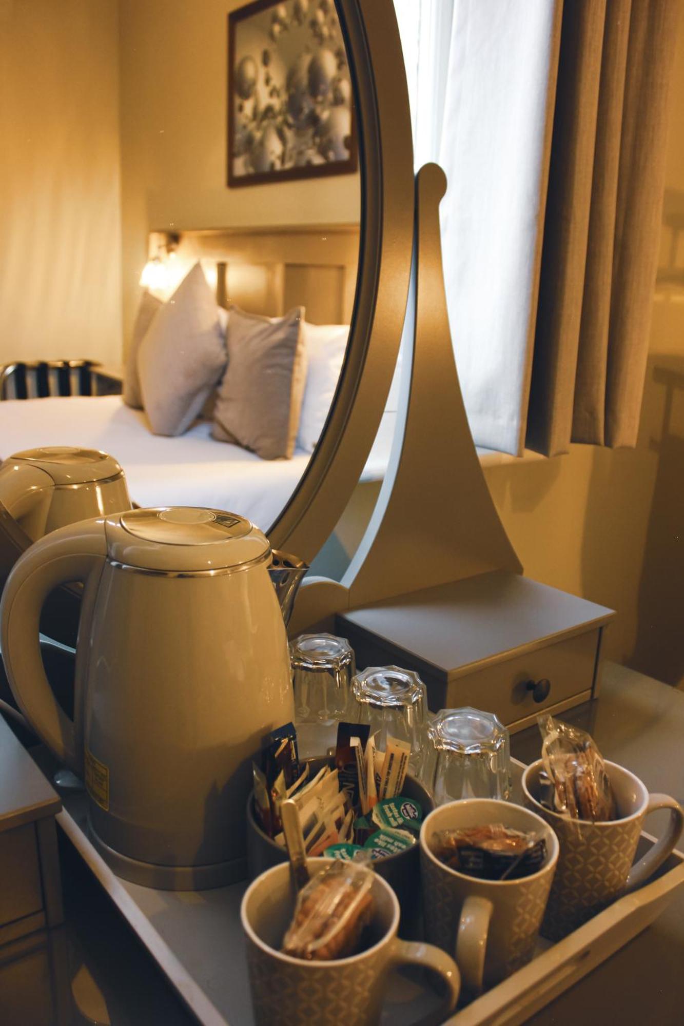Отель The Kings Arms Суиндон Экстерьер фото