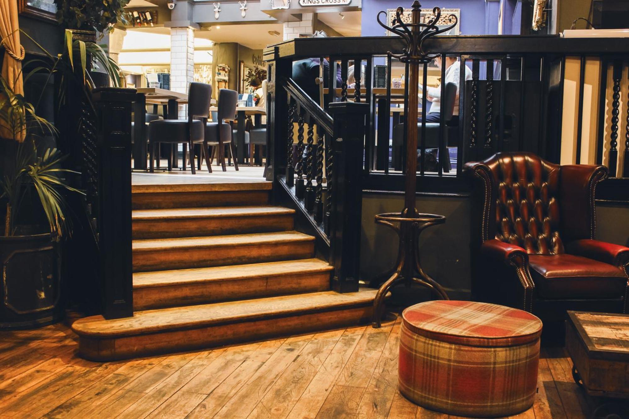 Отель The Kings Arms Суиндон Экстерьер фото