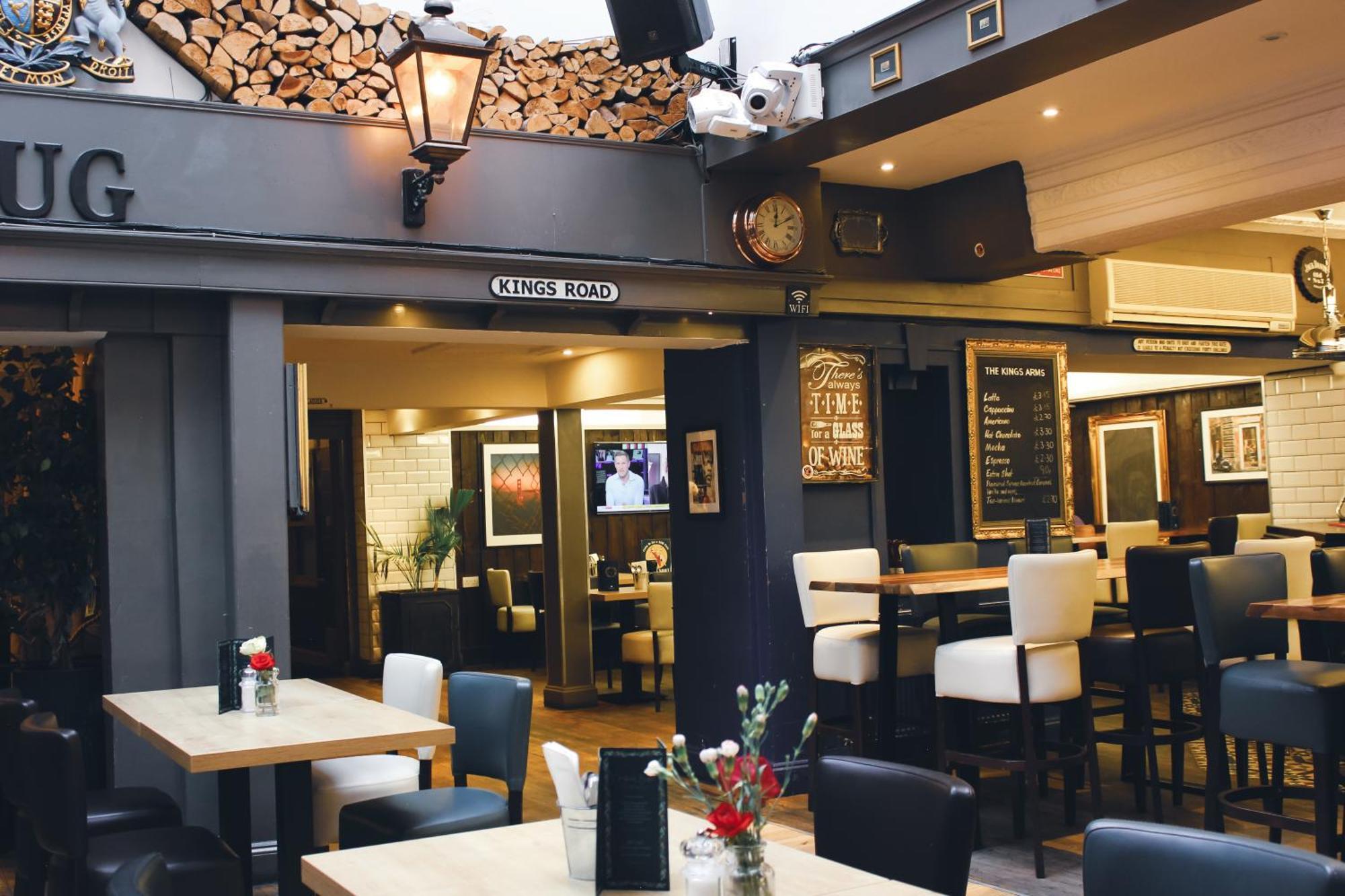 Отель The Kings Arms Суиндон Экстерьер фото