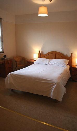 Отель The Kings Arms Суиндон Экстерьер фото