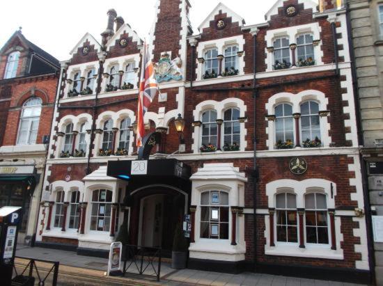 Отель The Kings Arms Суиндон Экстерьер фото